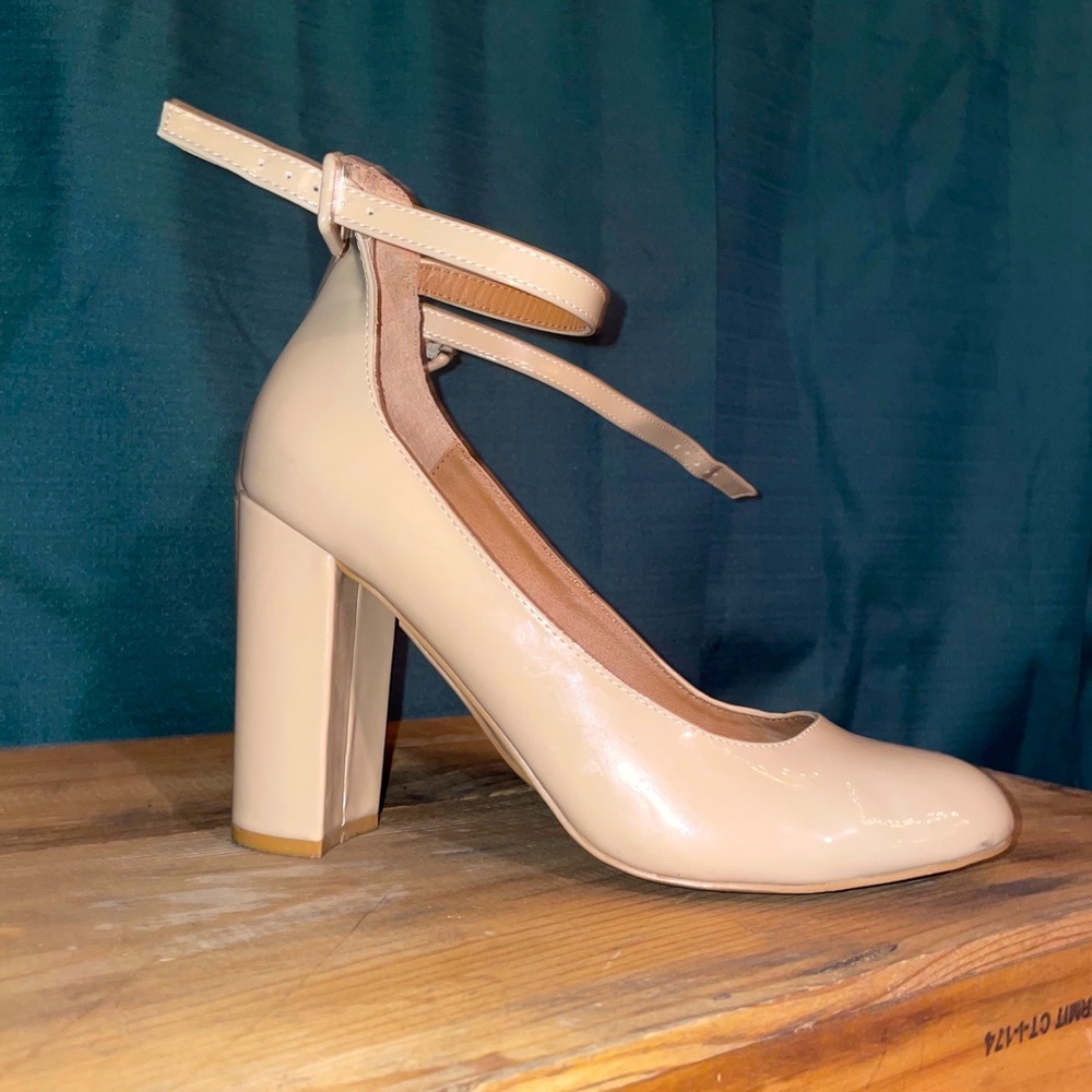 Light use, Steve Madden, nude pump w/ankle strap